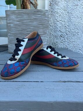 Gucci Men’s Blue Red Green Low-Top Signature Sneakers